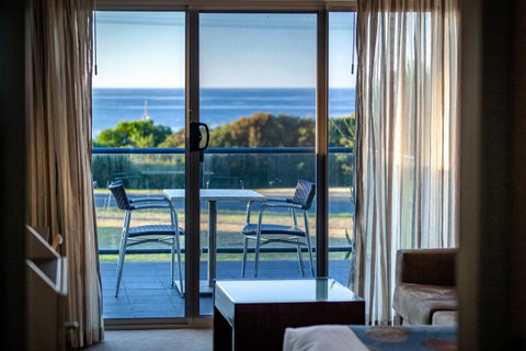Beachfront Bicheno - Surfers Paradise Gold Coast 5