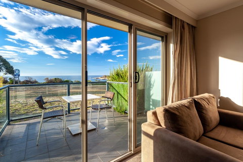 Beachfront Bicheno - Surfers Paradise Gold Coast 18