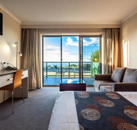 Beachfront Bicheno - Surfers Paradise Gold Coast