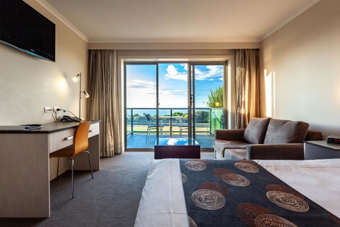 Beachfront Bicheno - Surfers Paradise Gold Coast 0