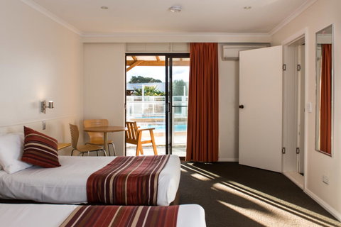 Beachfront Bicheno - Surfers Paradise Gold Coast 29