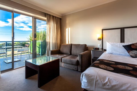 Beachfront Bicheno - Surfers Paradise Gold Coast 17