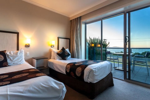 Beachfront Bicheno - Surfers Paradise Gold Coast 9