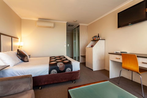 Beachfront Bicheno - Surfers Paradise Gold Coast 19