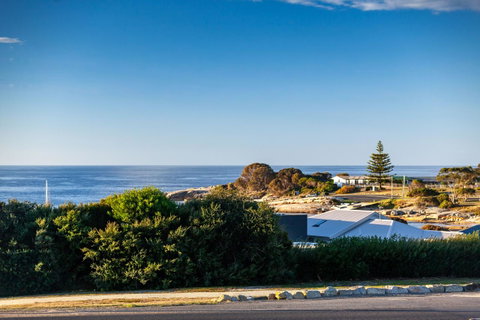 Beachfront Bicheno - Surfers Paradise Gold Coast 22