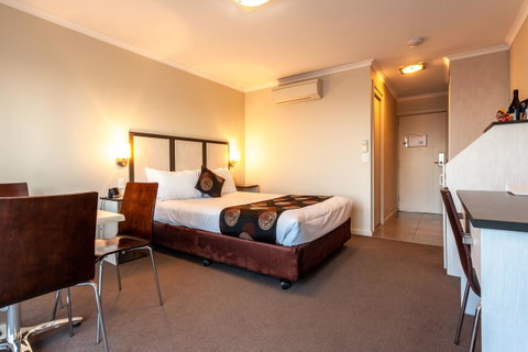 Beachfront Bicheno - Surfers Paradise Gold Coast 20