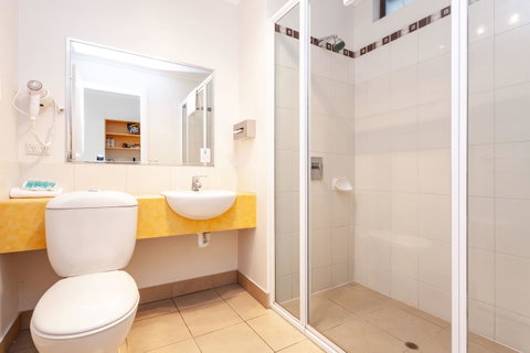 Beachfront Bicheno - Surfers Paradise Gold Coast 3