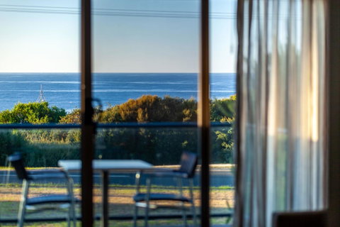 Beachfront Bicheno - Surfers Paradise Gold Coast 21