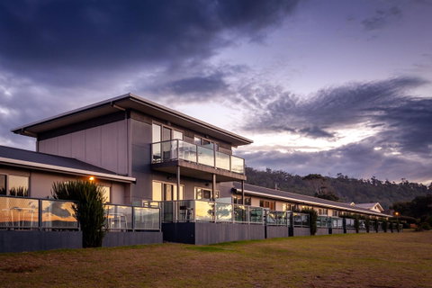 Beachfront Bicheno - Surfers Paradise Gold Coast 39