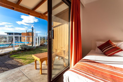 Beachfront Bicheno - Surfers Paradise Gold Coast 4