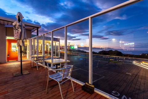Beachfront Bicheno - Surfers Paradise Gold Coast 36