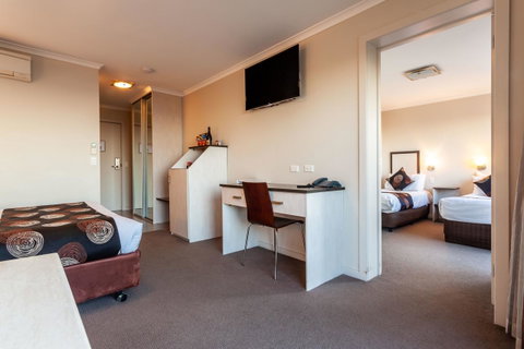 Beachfront Bicheno - Surfers Paradise Gold Coast 7