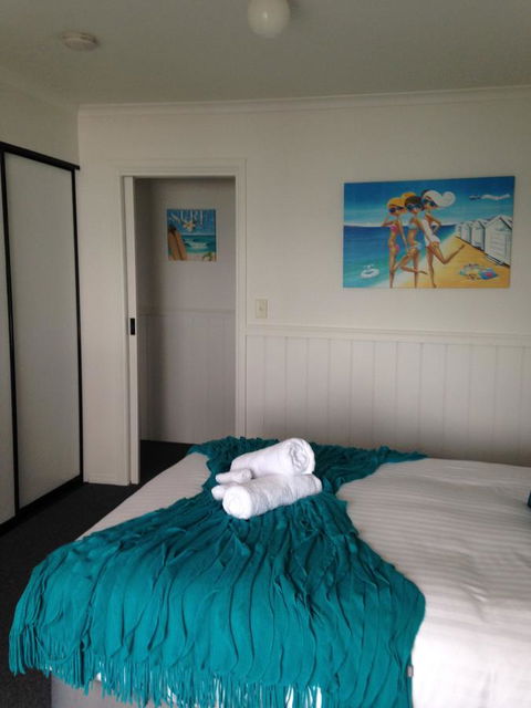 KINGFISHER COTTAGE Beachfront At The Binalong Bay - Surfers Paradise Gold Coast 25