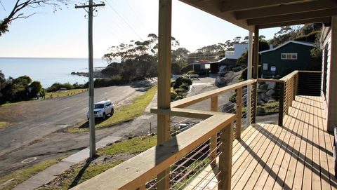 KINGFISHER COTTAGE Beachfront At The Binalong Bay - Surfers Paradise Gold Coast 9