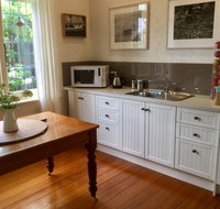 Sandy Bay Cottage - Surfers Paradise Gold Coast