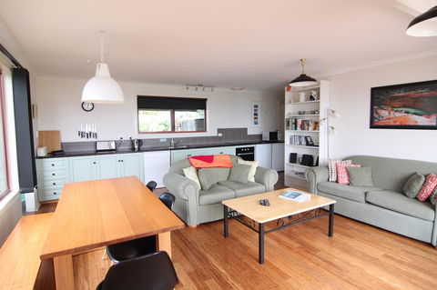 DOLPHIN LOOKOUT COTTAGE - Amazing Views Of The Bay Of Fires - Surfers Paradise Gold Coast 11