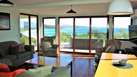 DOLPHIN LOOKOUT COTTAGE - Amazing Views Of The Bay Of Fires - Surfers Paradise Gold Coast 1