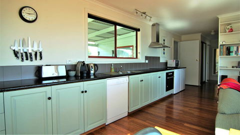 DOLPHIN LOOKOUT COTTAGE - Amazing Views Of The Bay Of Fires - Surfers Paradise Gold Coast 5