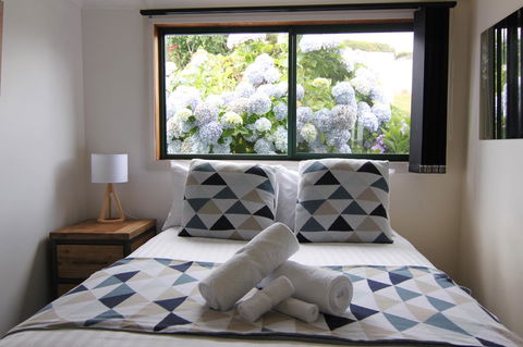 DOLPHIN LOOKOUT COTTAGE - Amazing Views Of The Bay Of Fires - Surfers Paradise Gold Coast 6