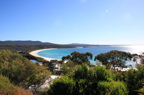 DOLPHIN LOOKOUT COTTAGE - Amazing Views Of The Bay Of Fires - Surfers Paradise Gold Coast 9