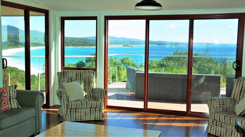 DOLPHIN LOOKOUT COTTAGE - Amazing Views Of The Bay Of Fires - Surfers Paradise Gold Coast 14