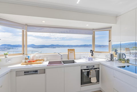 Nature & Relax House, Panoramic Sea View, Free Parking 37 - Surfers Paradise Gold Coast 4