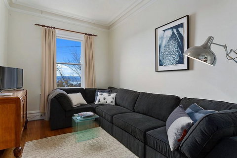 WEST NEST | Classic 3BR Hobart Terrace BEST Location, View, Close To City - Surfers Paradise Gold Coast 3