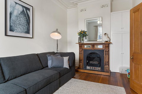 WEST NEST | Classic 3BR Hobart Terrace BEST Location, View, Close To City - Surfers Paradise Gold Coast 13