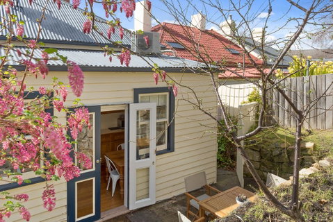 WEST NEST | Classic 3BR Hobart Terrace BEST Location, View, Close To City - Surfers Paradise Gold Coast 19