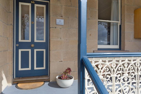WEST NEST | Classic 3BR Hobart Terrace BEST Location, View, Close To City - Surfers Paradise Gold Coast 26