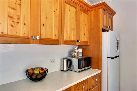 WEST NEST | Classic 3BR Hobart Terrace BEST Location, View, Close To City - Surfers Paradise Gold Coast 6