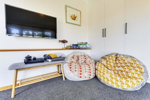 WEST NEST | Classic 3BR Hobart Terrace BEST Location, View, Close To City - Surfers Paradise Gold Coast 15