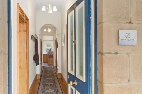 WEST NEST | Classic 3BR Hobart Terrace BEST Location, View, Close To City - Surfers Paradise Gold Coast 25