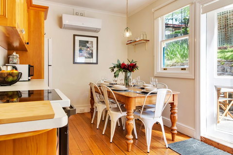WEST NEST | Classic 3BR Hobart Terrace BEST Location, View, Close To City - Surfers Paradise Gold Coast 4