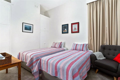 WEST NEST | Classic 3BR Hobart Terrace BEST Location, View, Close To City - Surfers Paradise Gold Coast 12