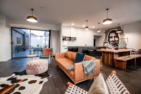 Change Overnight - Surfers Paradise Gold Coast 35