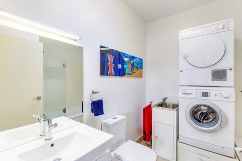 Bellerive Marina View Apartments No 28 - Surfers Paradise Gold Coast 8