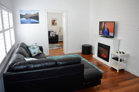 Lyttleton Cottage - Surfers Paradise Gold Coast 1