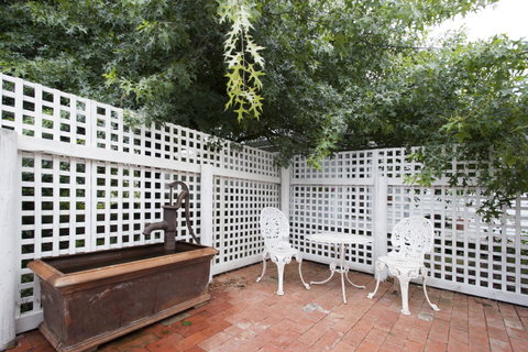 White Dove Cottage Bed And Breakfast - Surfers Paradise Gold Coast 8