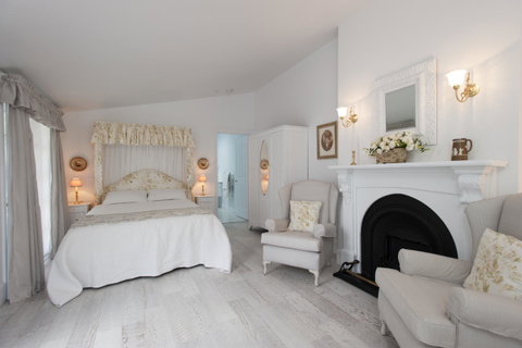 White Dove Cottage Bed And Breakfast - Surfers Paradise Gold Coast 0