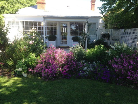 White Dove Cottage Bed And Breakfast - Surfers Paradise Gold Coast 12