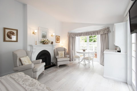 White Dove Cottage Bed And Breakfast - Surfers Paradise Gold Coast 2
