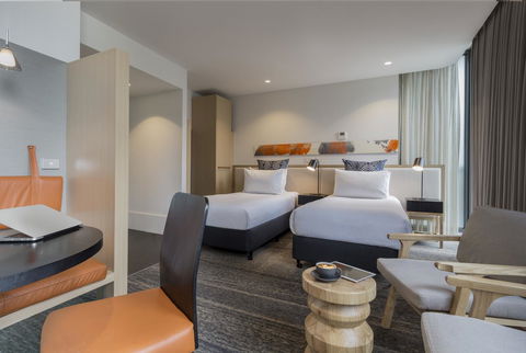Brady Hotels Central Melbourne - Surfers Paradise Gold Coast 4