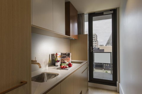 Brady Hotels Central Melbourne - Surfers Paradise Gold Coast 8