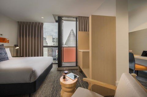 Brady Hotels Central Melbourne - Surfers Paradise Gold Coast 6