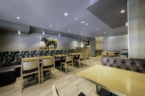 Brady Hotels Central Melbourne - Surfers Paradise Gold Coast 15