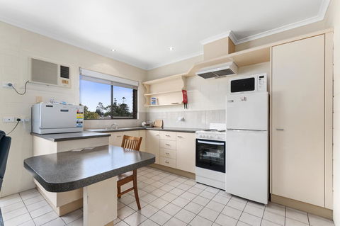 Allambi Holiday Apartments - Surfers Paradise Gold Coast 2