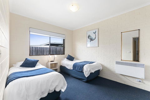 Allambi Holiday Apartments - Surfers Paradise Gold Coast 11