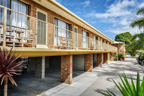 Allambi Holiday Apartments - Surfers Paradise Gold Coast 18