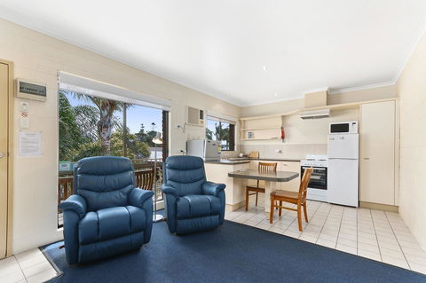 Allambi Holiday Apartments - Surfers Paradise Gold Coast 9